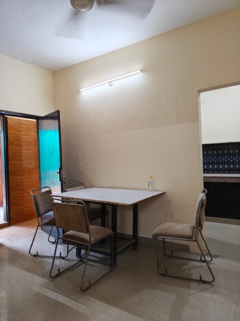 2 BHK Builder Floor for Rent in Palam Vihar, Gurgaon
