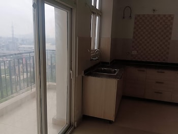 3.5 BHK Flat for Rent in Sector 76, Noida