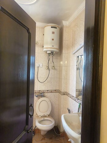 3 BHK Flat for Sale in Alaknanda, Delhi