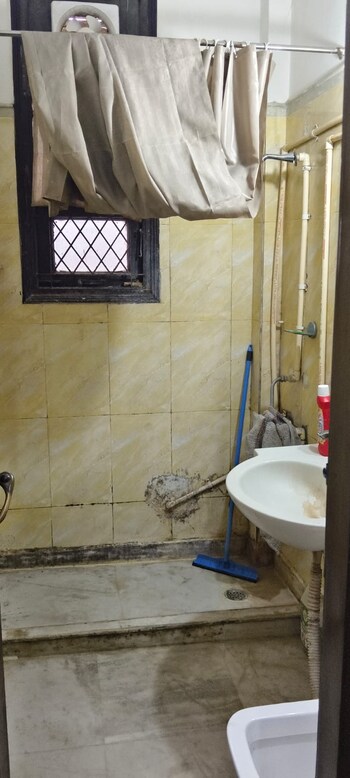 2 BHK Builder Floor for Rent in Green Park, Delhi