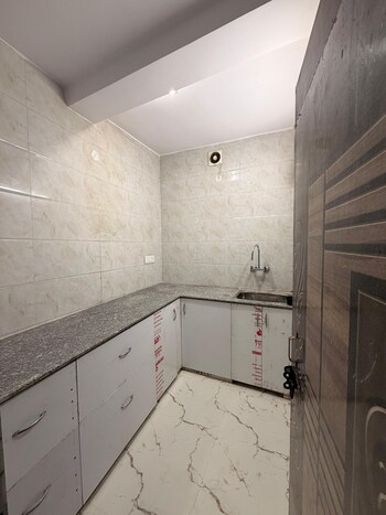 2 BHK Flat for Rent in Sarita Vihar, Delhi