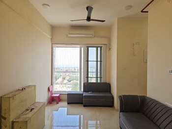 2 BHK Flat for Rent in Worli, Mumbai