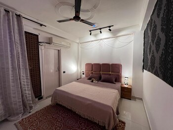 2 BHK Builder Floor for Rent in Saket, Delhi