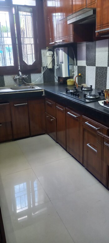 2 BHK Flat for Rent in Ip Extension, Delhi