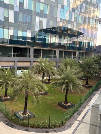 Paras Trade Centre