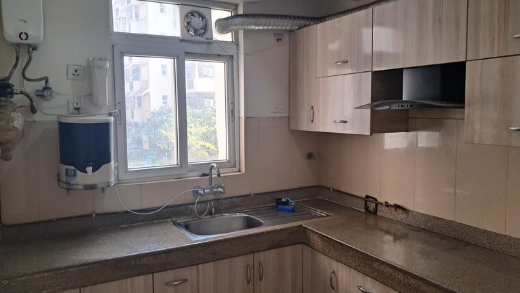 Kitchen, emaar-emerald-floors-premier 4 Bedroom 1975 Sq.Ft. Apartment In Sector 65 Gurgaon 10675373