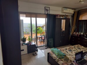 Bedroom in 2 BHK Apartment at Amanora Future Towers, Hadapsar – for Rent