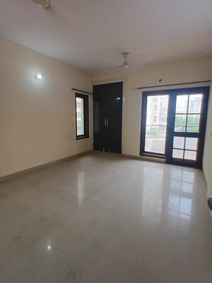 Room in 4 BHK Apartment at Eros Brentwood Tower, Charmwood Village – for Rent