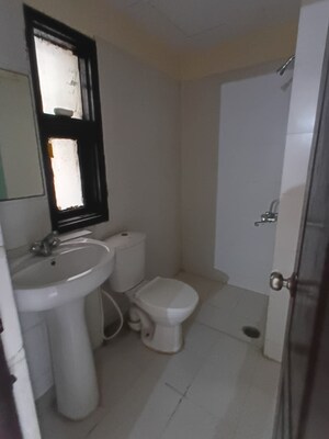 Bathroom in 4 BHK Apartment at Eros Brentwood Tower, Charmwood Village – for Rent