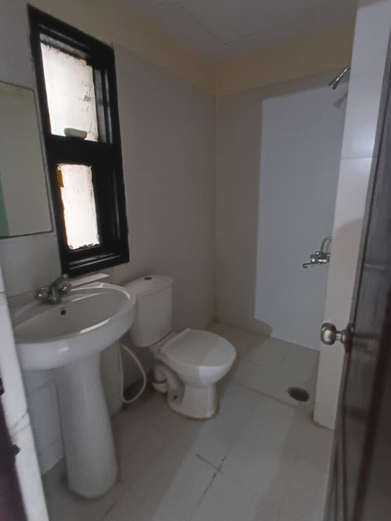 Bathroom, eros-brentwood-tower 4 Bedroom 2375 Sq.Ft. Apartment In Charmwood Village Faridabad 10675390