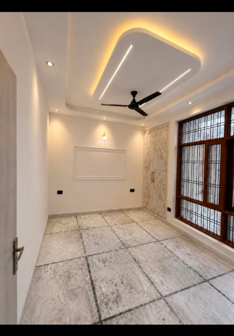Room, green fields colony 3 Bedroom 350 Sq.Yd. Builder Floor In Green Fields Colony Faridabad 10675411