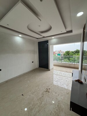 Room in 3 BHK Builder Floor at Sector 8 – for Sale
