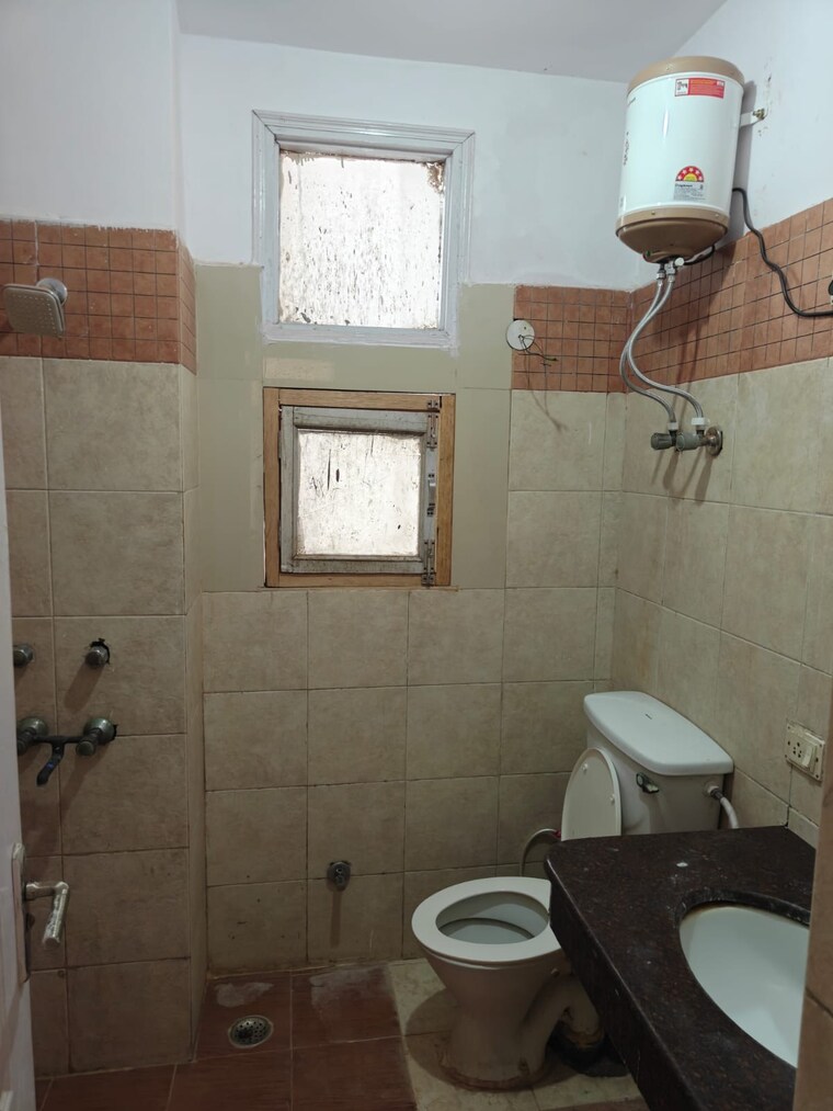Bathroom, express-garden 3 Bedroom 1164 Sq.Ft. Apartment In Vaibhav Khand Ghaziabad 10675414