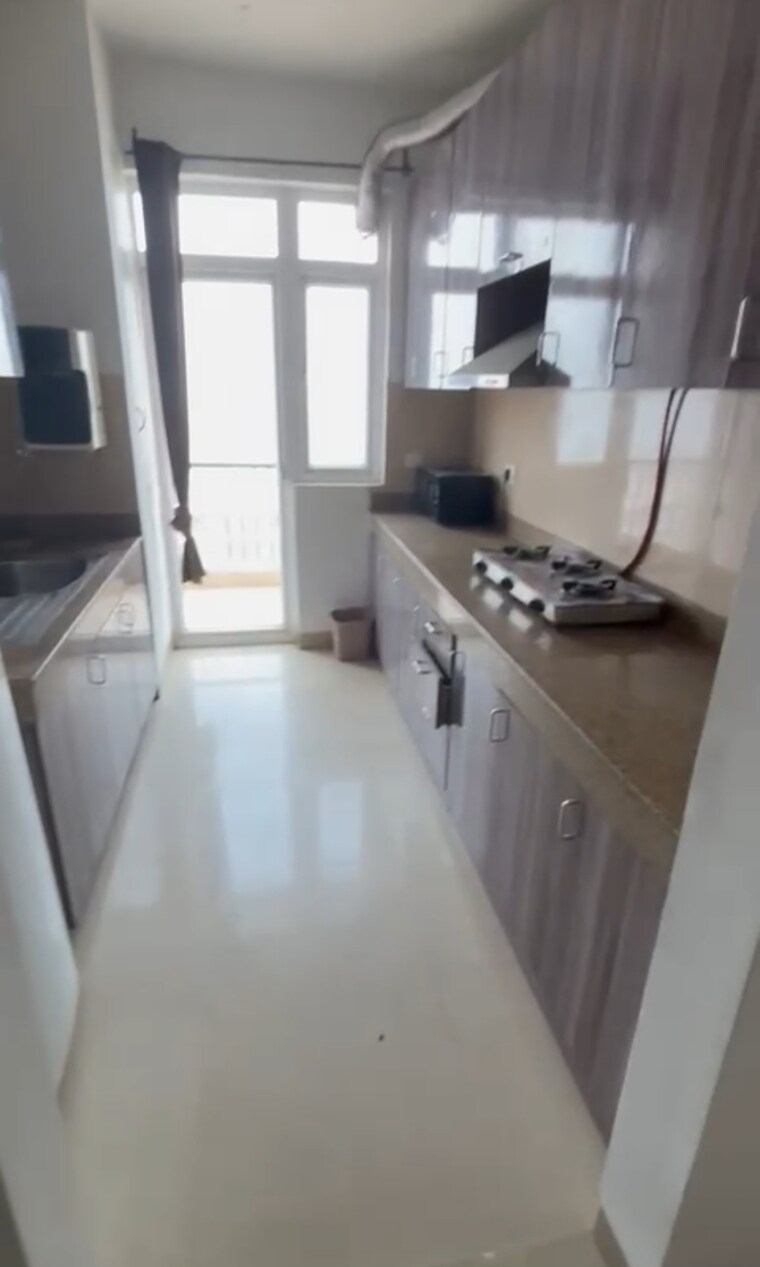 Kitchen, emaar-emerald-estate 3 Bedroom 1395 Sq.Ft. Apartment In Sector 65 Gurgaon 10675436