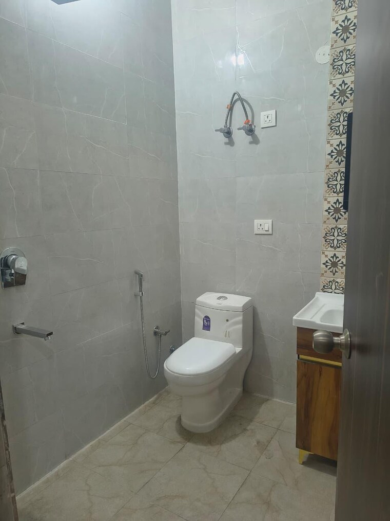Bathroom, supertech-cape-town 2 Bedroom 930 Sq.Ft. Apartment In Sector 74 Noida 10675445