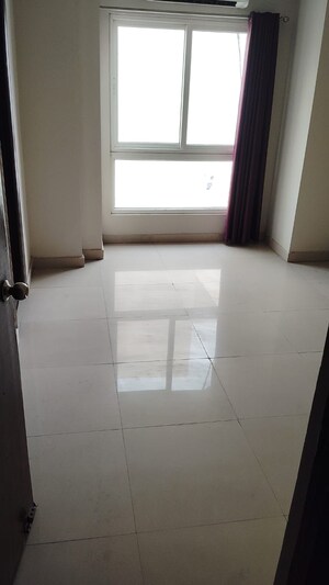 Bathroom in 2 BHK Apartment at Supertech Cape Town, Sector 74 – for Rent
