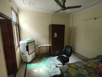 2 BHK Builder Floor for Rent in Khirki Extension, Delhi