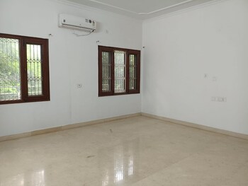 Mahagun Moderne