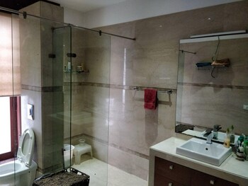 4 BHK Flat for Sale in Anand Niketan, Delhi