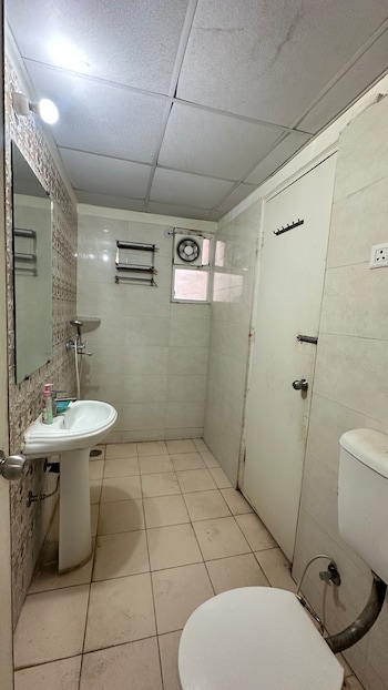Gaur City 7th Avenue