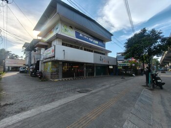 Showroom for Rent in Palarivattom, Kochi