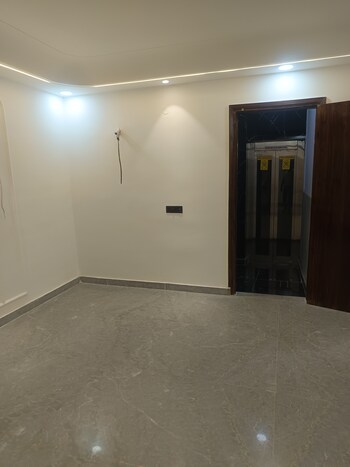 2 BHK Builder Floor for Rent in Rohini Sector 11, Delhi