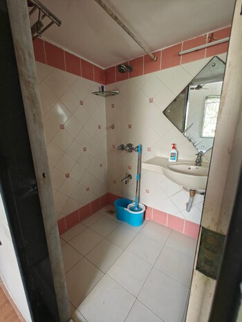 2 BHK Flat for Rent in Bandra West, Mumbai