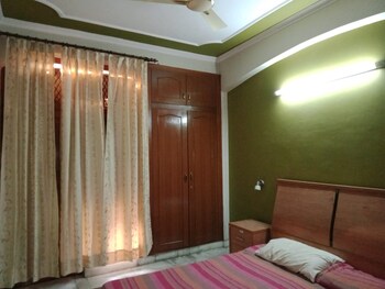 2 BHK Builder Floor for Rent in Sector 26, Noida