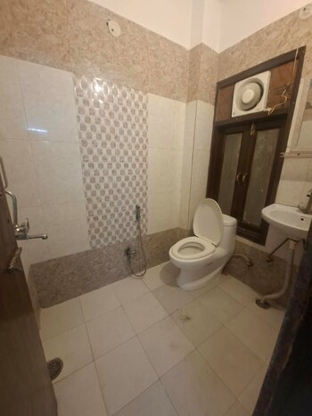 2 BHK Builder Floor for Rent in Chattarpur, Delhi