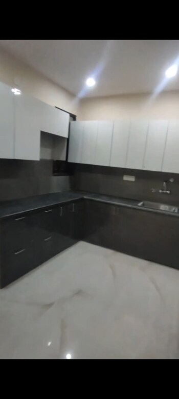 2 BHK Builder Floor for Sale in Moti Nagar, Delhi