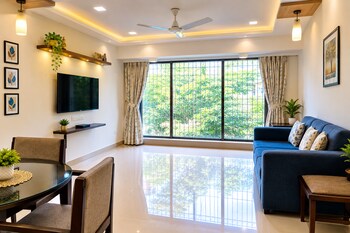 2 BHK Flat for Sale in Lokhandwala Complex, Mumbai