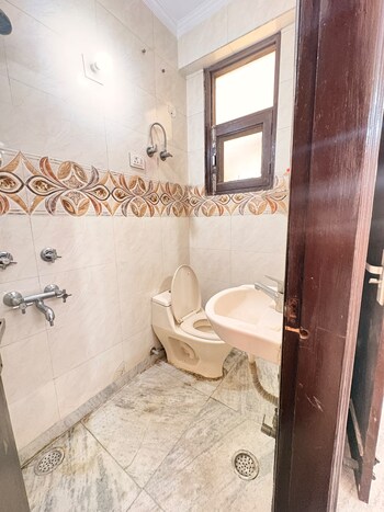 2 BHK Builder Floor for Rent in Chattarpur, Delhi