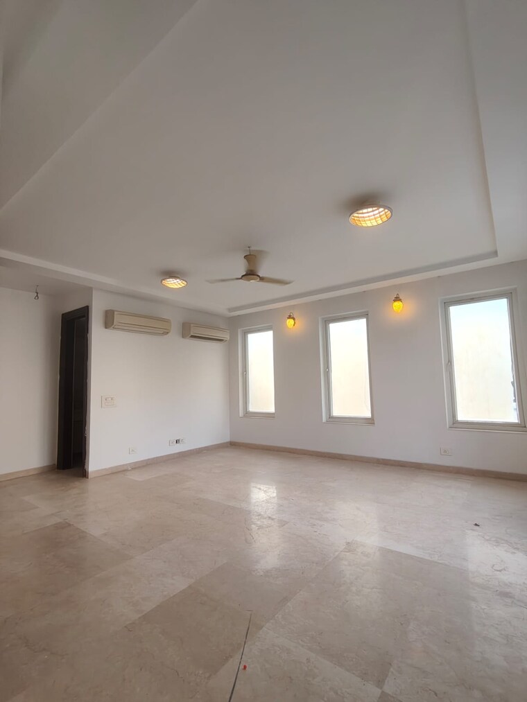 Room, emaar-marbella 5 Bedroom 8120 Sq.Ft. Villa In Sector 66 Gurgaon 10704541