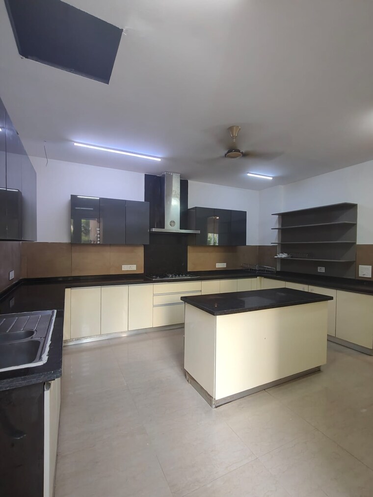 Kitchen, emaar-marbella 5 Bedroom 8120 Sq.Ft. Villa In Sector 66 Gurgaon 10704541
