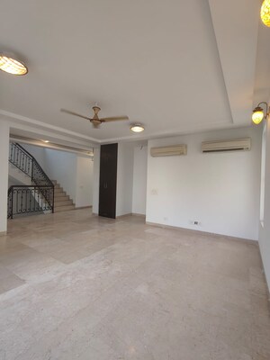 Room in 5 BHK Villa at Emaar Marbella, Sector 66 – for Rent