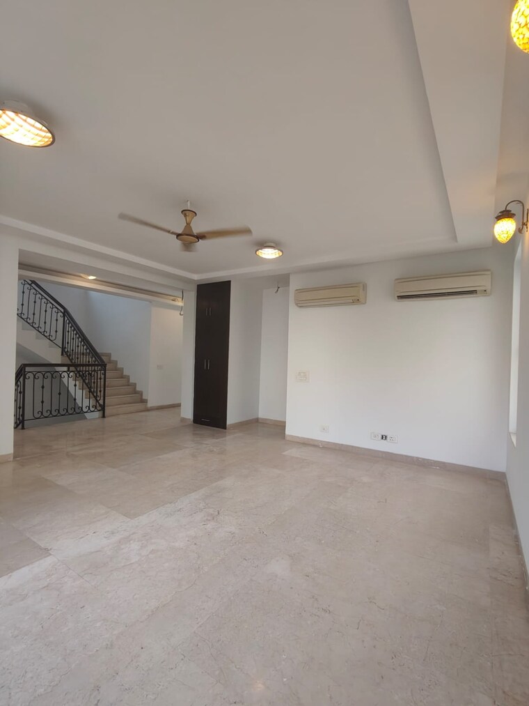 Room, emaar-marbella 5 Bedroom 8120 Sq.Ft. Villa In Sector 66 Gurgaon 10704541