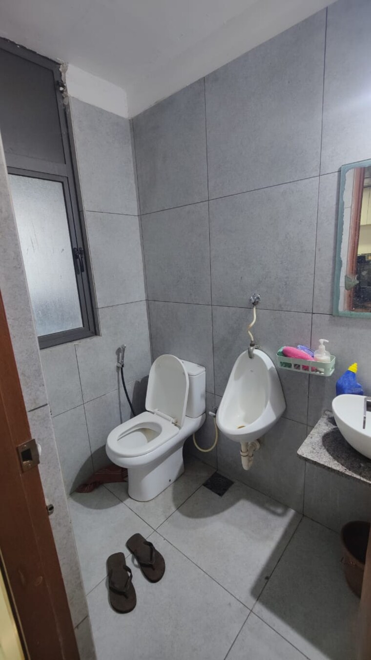 Bathroom, jagatpur Commercial Office Space 610 Sq.Ft. In Jagatpur Ahmedabad 10704543