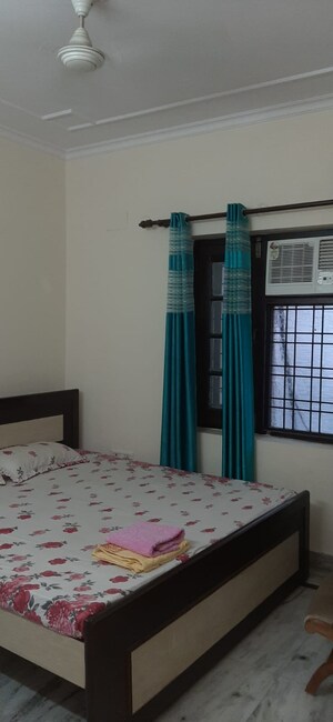 Room in 2 BHK Independent House at Sector 10a – for Rent