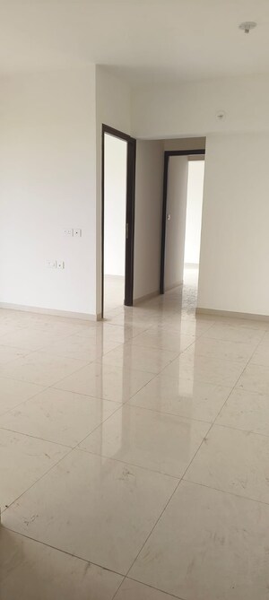 Room in 1 BHK Apartment at Lodha Amara, Kolshet Road – for Rent