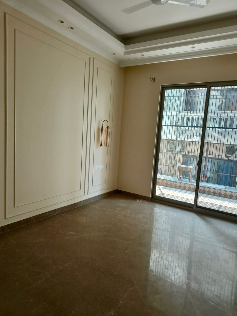 Room, safdarjung enclave 4 Bedroom 300 Sq.Ft. Builder Floor In Safdarjung Enclave Delhi 10704580