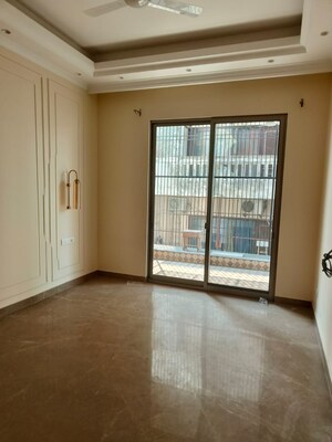 Room in 4 BHK Builder Floor at Safdarjung Enclave – for Rent