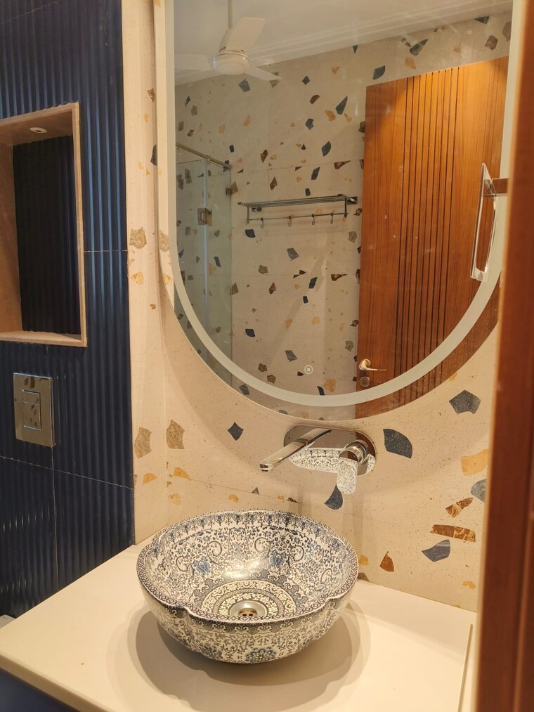 Bathroom, safdarjung enclave 4 Bedroom 300 Sq.Ft. Builder Floor In Safdarjung Enclave Delhi 10704580