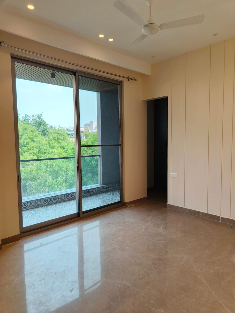 Room, safdarjung enclave 4 Bedroom 300 Sq.Ft. Builder Floor In Safdarjung Enclave Delhi 10704580