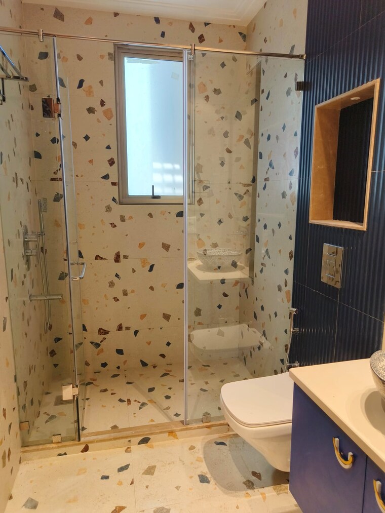 Bathroom, safdarjung enclave 4 Bedroom 300 Sq.Ft. Builder Floor In Safdarjung Enclave Delhi 10704580