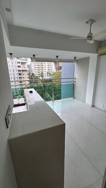 2 BHK Flat for Rent in Khar West, Mumbai