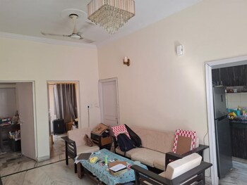 2 BHK House for Rent in Sector 40, Noida