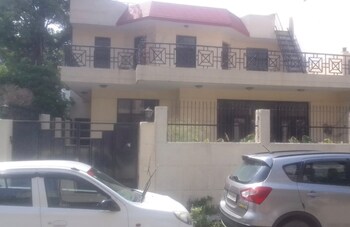 3 BHK Villa for Sale in Sector 19, Noida