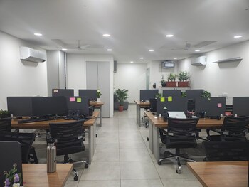 Office Space for Rent in Shrinand Nagar, Ahmedabad