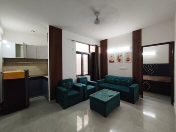 1 BHK Builder Floor for Rent in Freedom Fighters Enclave, Delhi