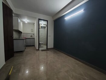 1 BHK Builder Floor for Rent in Freedom Fighters Enclave, Delhi